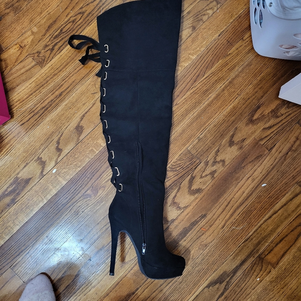 Jannella Black Heeled Boots 8.5